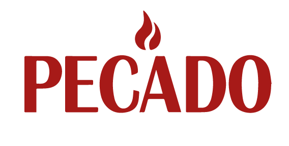 Logotipo oficial de la hamburguesería Pecado en letras mayúsculas de color rojo oscuro con un icono de una llama de fuego sobre la letra C.